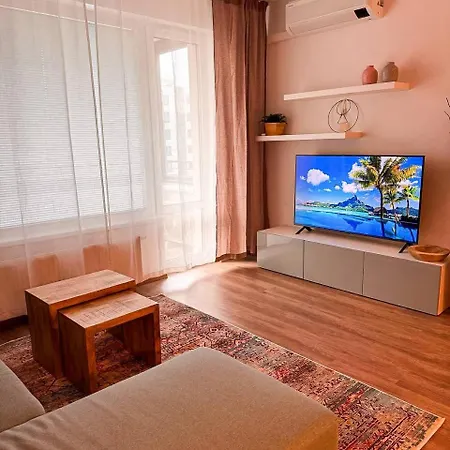 Апартаменти 555 New & Fully Equipped With Free Garage *