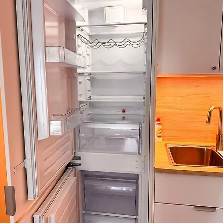 555 New & Fully Equipped With Free Garage Apartmán *