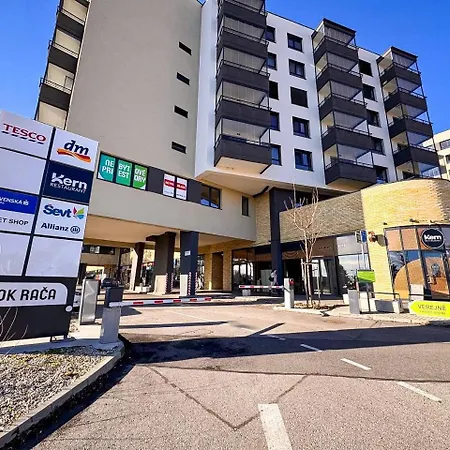 555 New & Fully Equipped With Free Garage ブラチスラヴァ