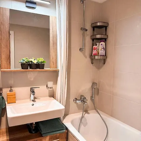 Apartmán 555 New & Fully Equipped With Free Garage Bratislava