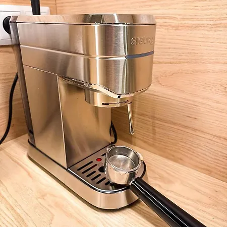 Апартаменти 555 New & Fully Equipped With Free Garage Братислава