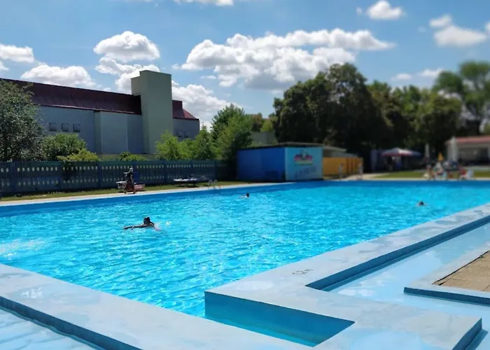 555 New & Fully Equipped With Free Garage Apartmán *