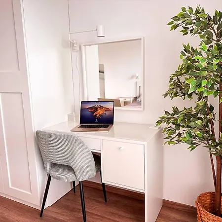 555 New & Fully Equipped With Free Garage Apartment *